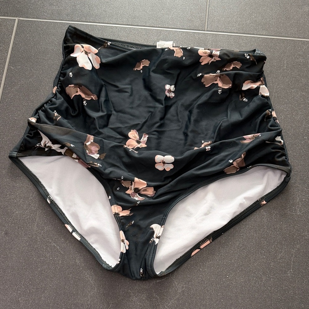Floral Black Women's Shorts